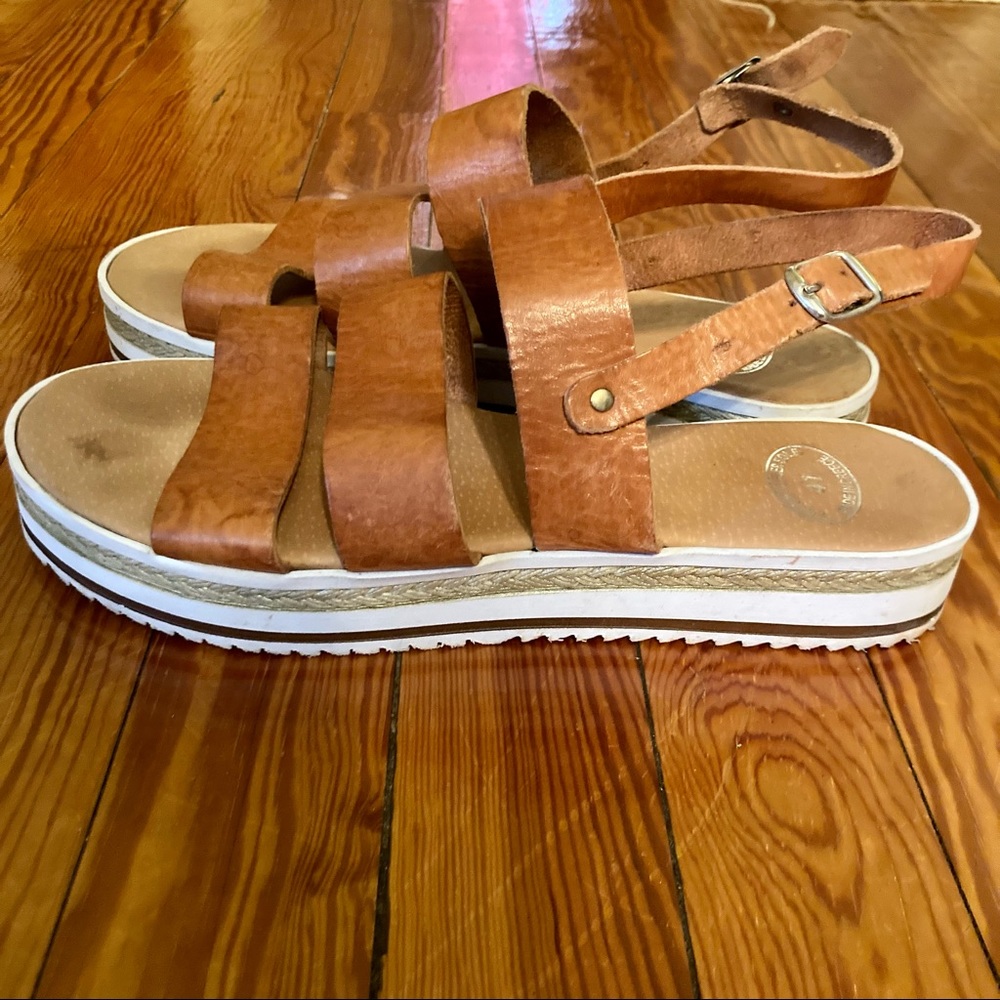 brown platform sandals! - Picture 3 of 4